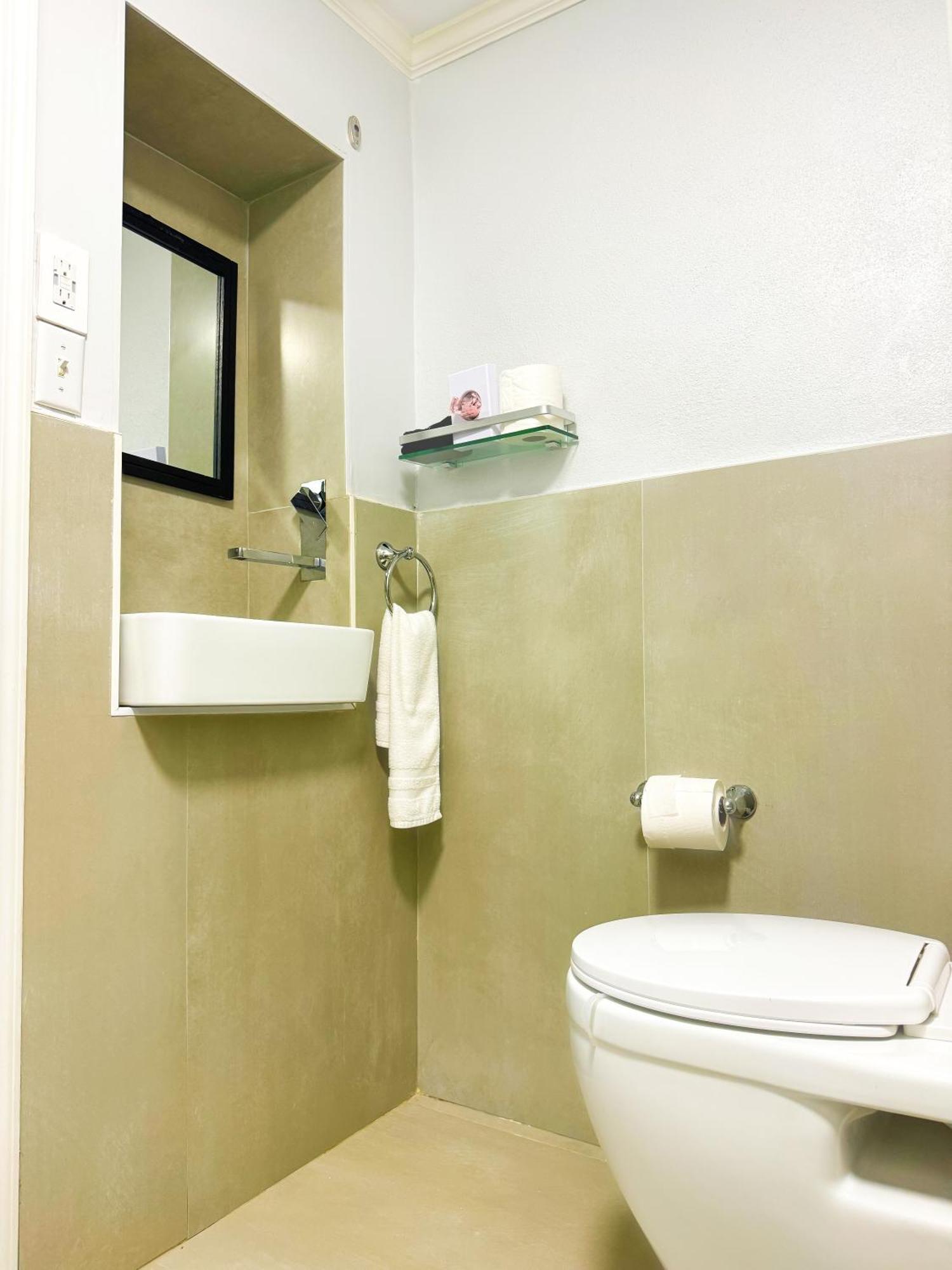 Studio, 100 Feet From The Beach Nassau Exterior foto