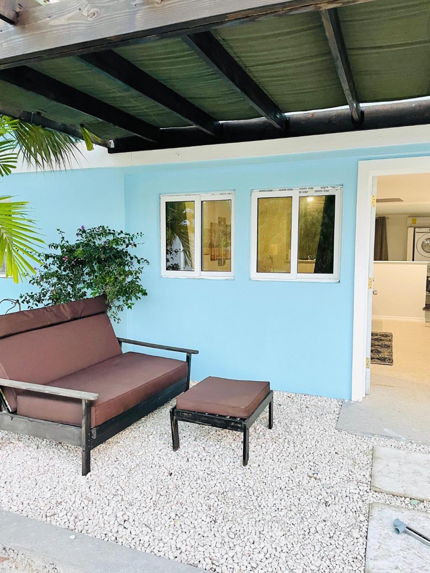 Studio, 100 Feet From The Beach Nassau Exterior foto